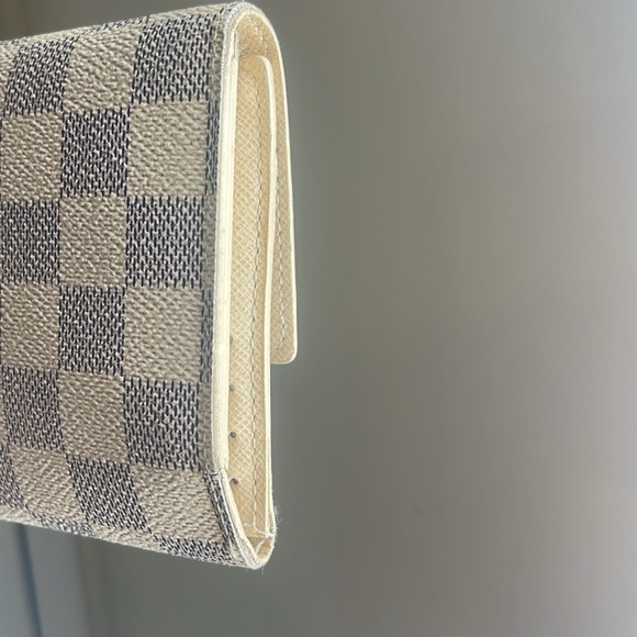 Authentic Louis Vuitton International Wallet Damier Azur - Picture 9 of 9